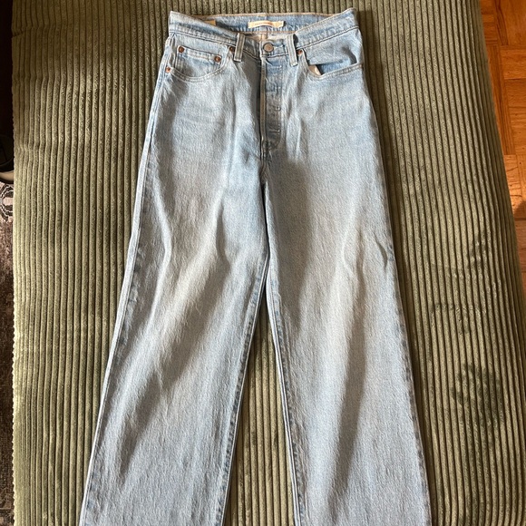 Levis Ribcage Straight 👖 - Picture 7 of 7